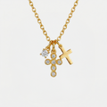 Collier pendentif croix acier inoxydable, doré, sur fond blanc