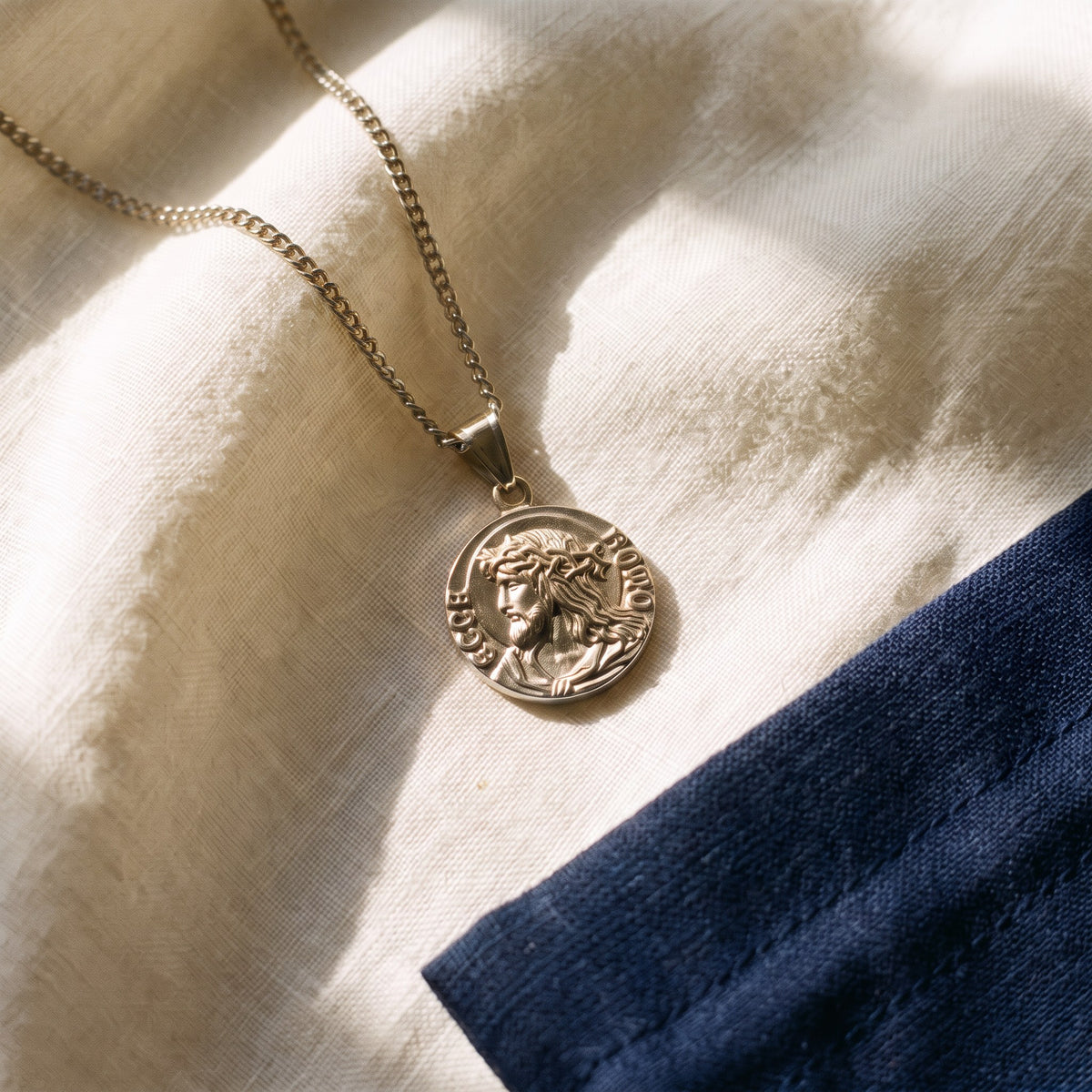 Collier pendentif Jésus acier inoxydable