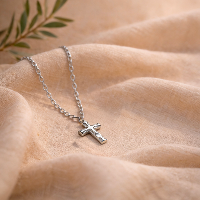 Collier petite croix argent argentée