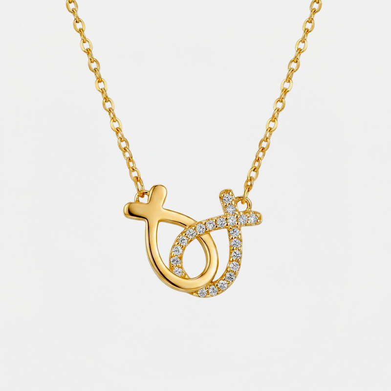 Collier poisson chrétien argent, doré, sur fond blanc
