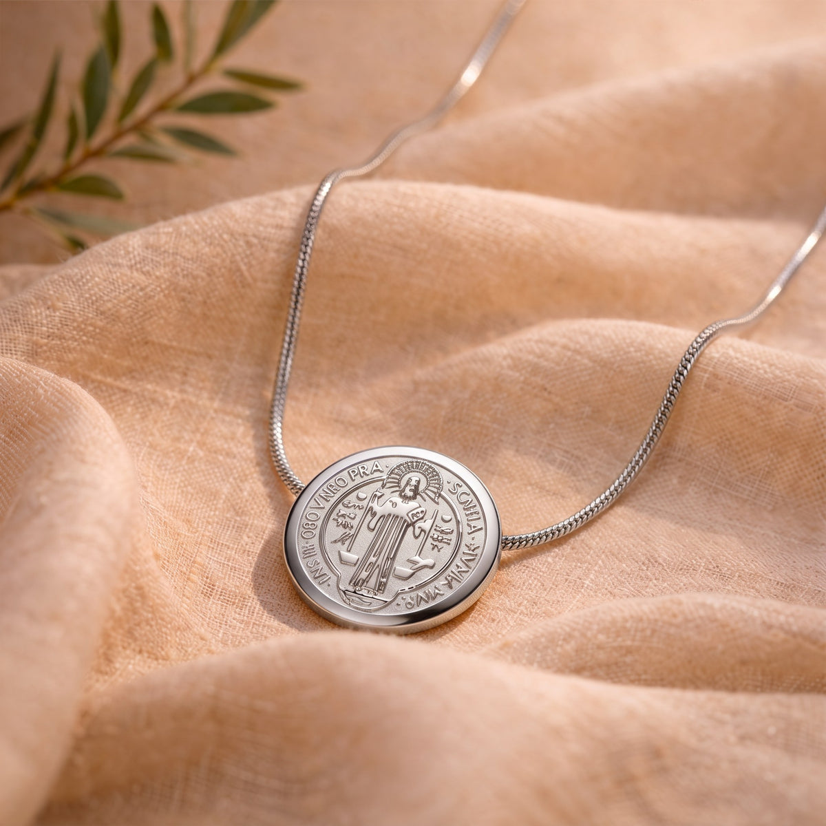 Collier saint Benoît acier inoxydable argenté