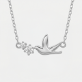 Collier Saint Esprit, argenté, sur fond blanc