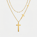 Collier trois croix, doré, sur fond blanc