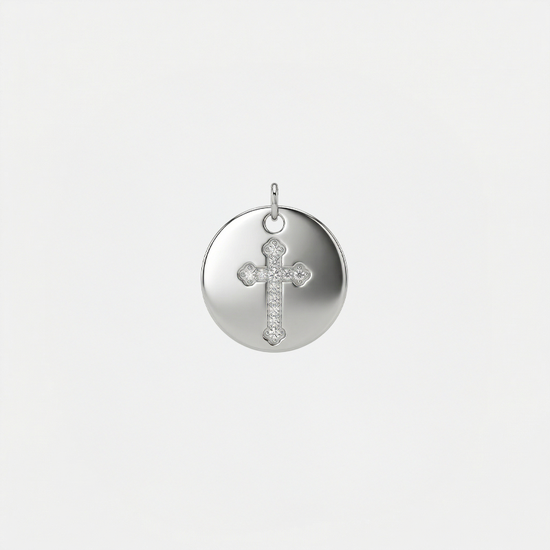 Médaille croix, argenté, sur fond blanc