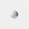 Médaille croix, argenté, sur fond blanc