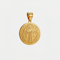 Médaille Saint Benoît, doré, sur fond blanc