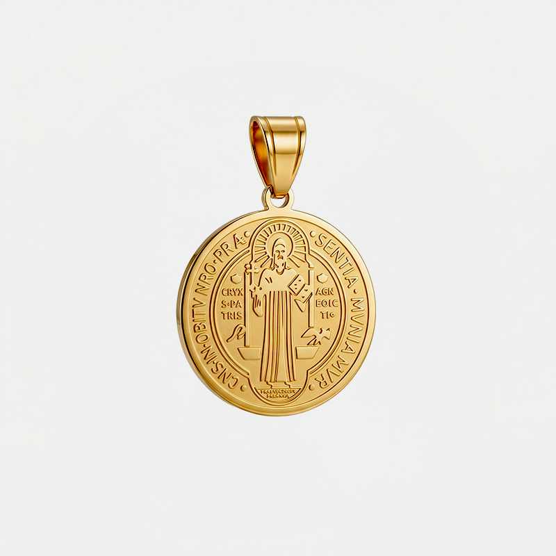 Médaille Saint Benoît, doré, sur fond blanc