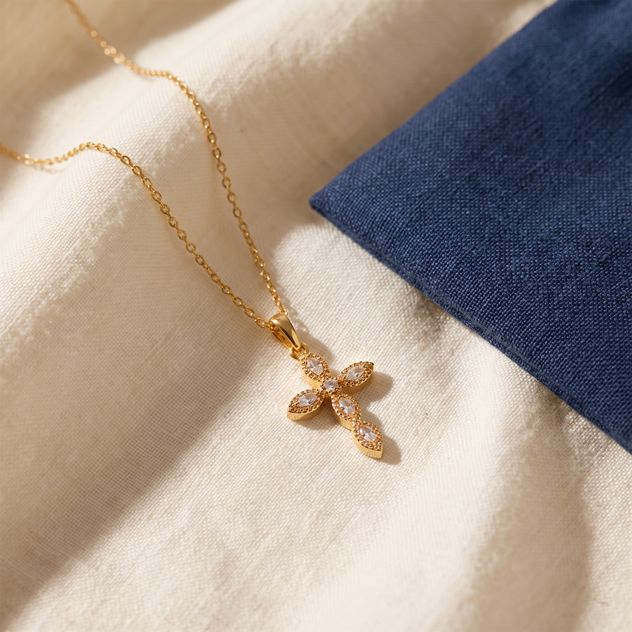 Collier croix acier inoxydable homme, vue de détail