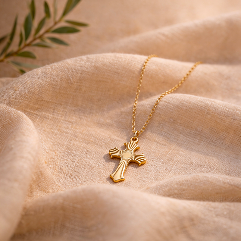 Pendentif croix ciselé dorée