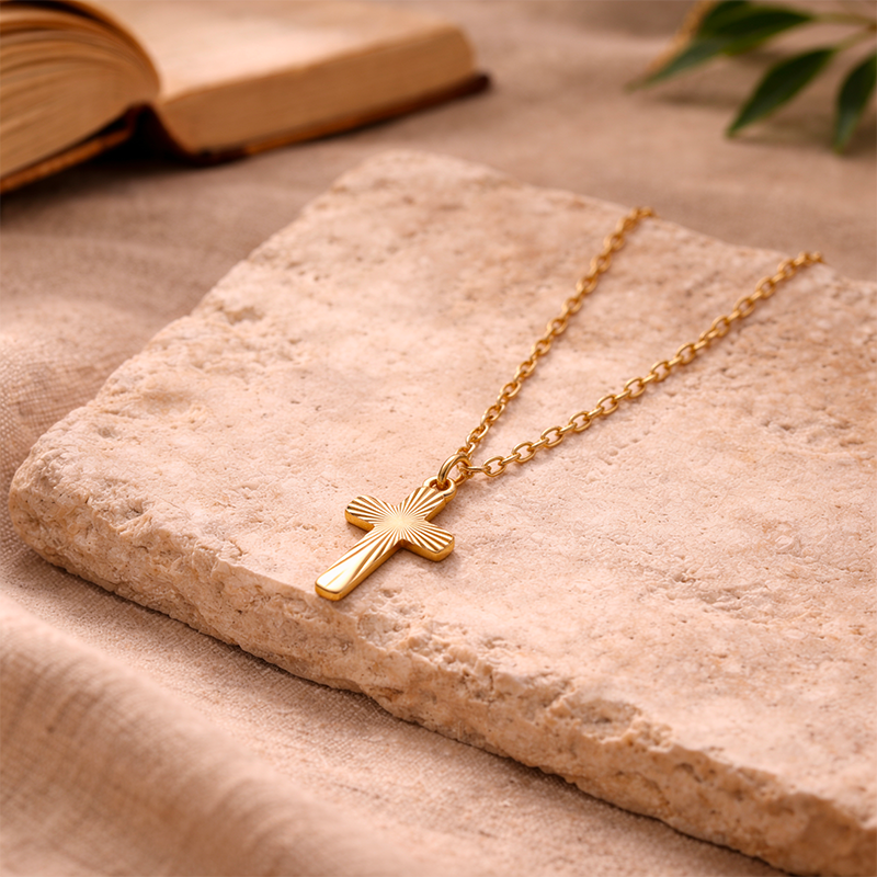Pendentif croix ciselé dorée