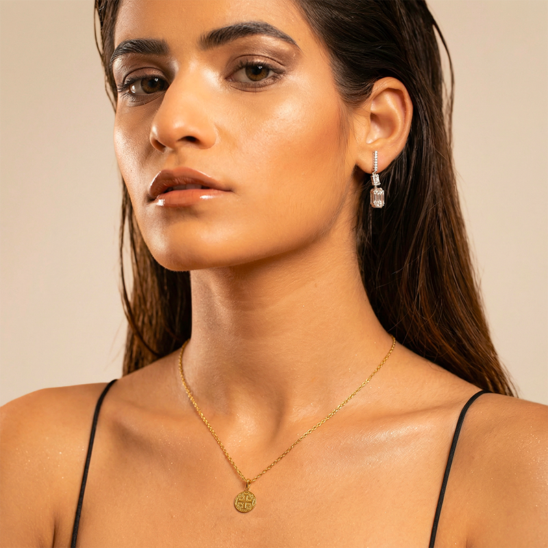 Collier croix de Jérusalem, porté au cou