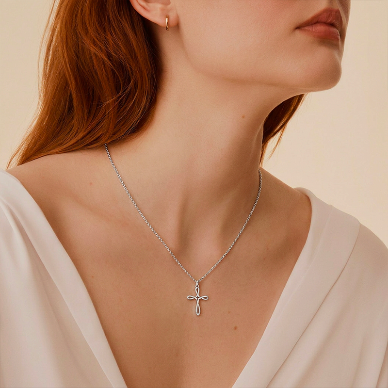 Collier croix fantaisie argentée