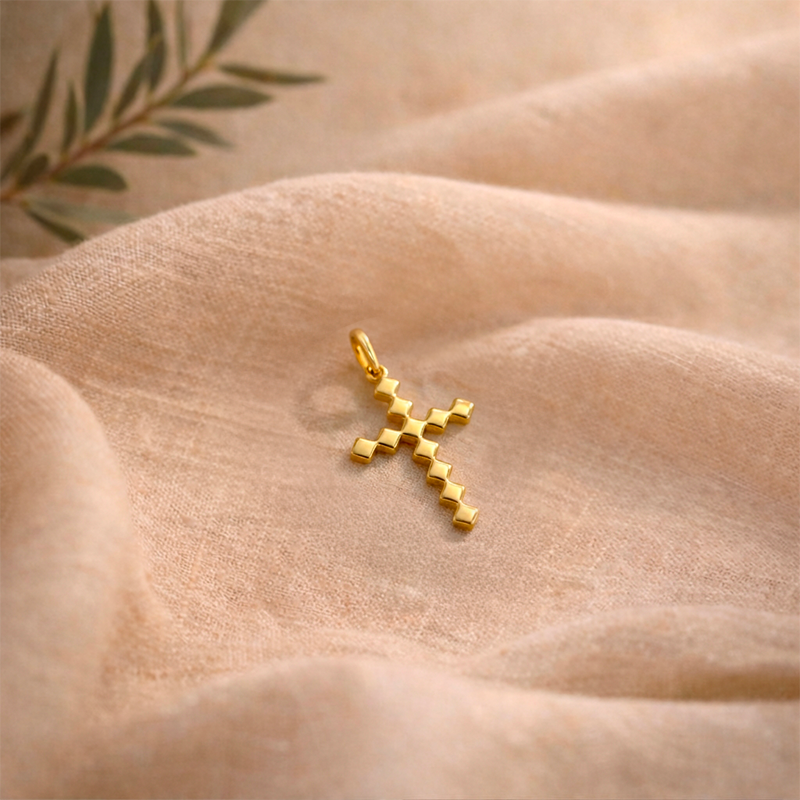 Pendentif croix femme argent, vue de détail