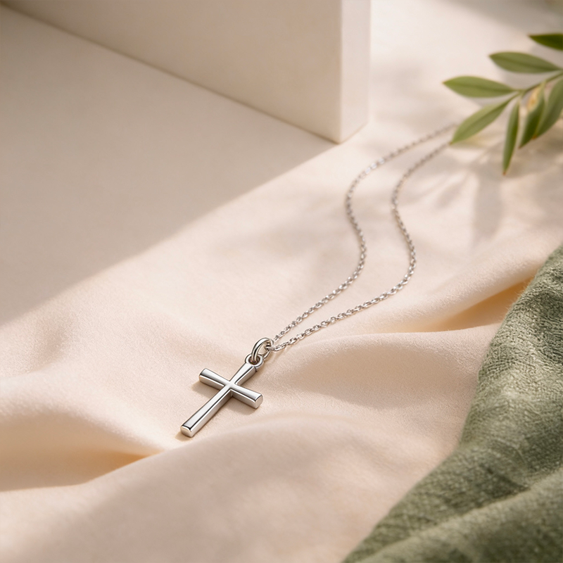 Pendentif croix minimaliste acier femme