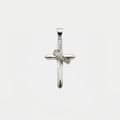 Pendentif croix religieuse, argenté, sur fond blanc