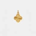 Pendentif Croix Romane, doré, sur fond blanc