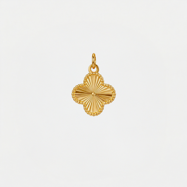 Pendentif Croix Romane, doré, sur fond blanc