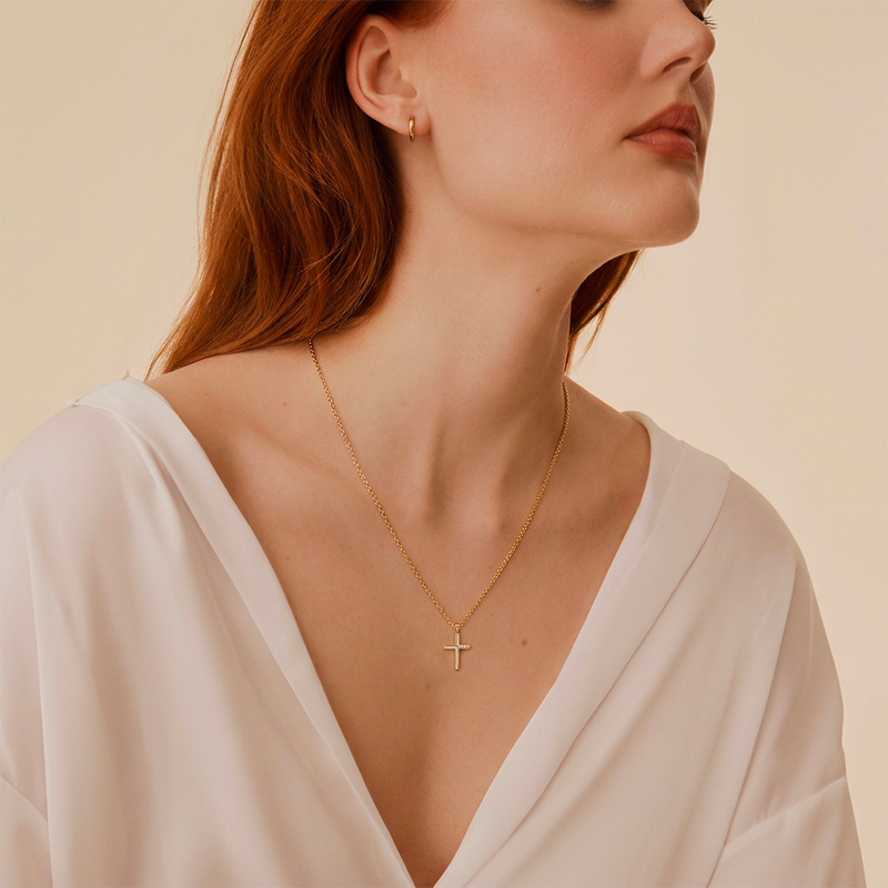 Collier croix strass acier inoxydable grande croix, porté au cou