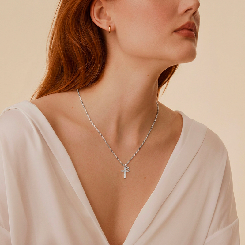 Collier double croix portée, argentée