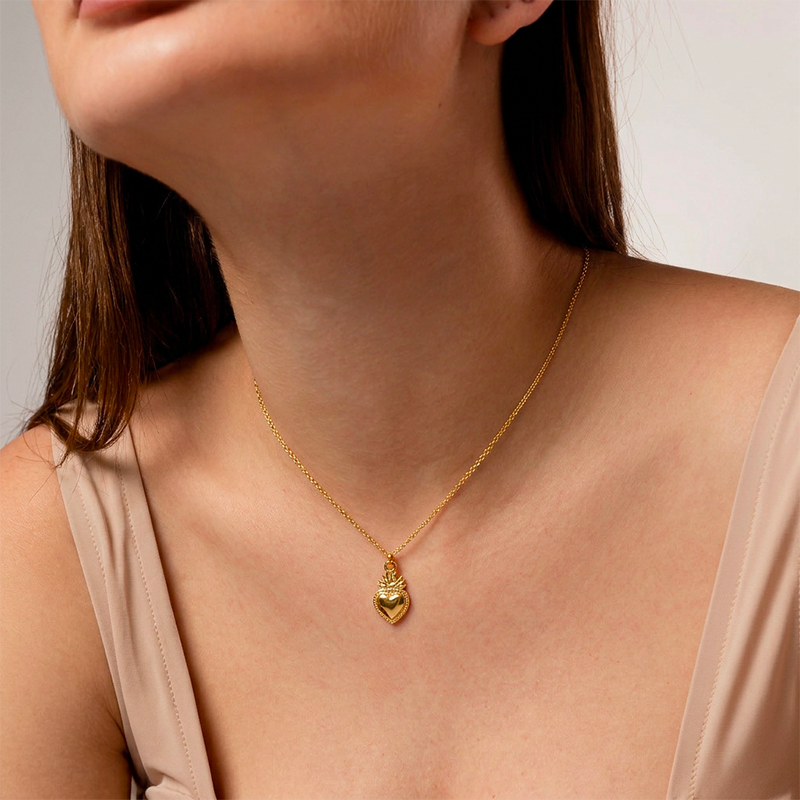 Collier Ex Voto, porté au cou