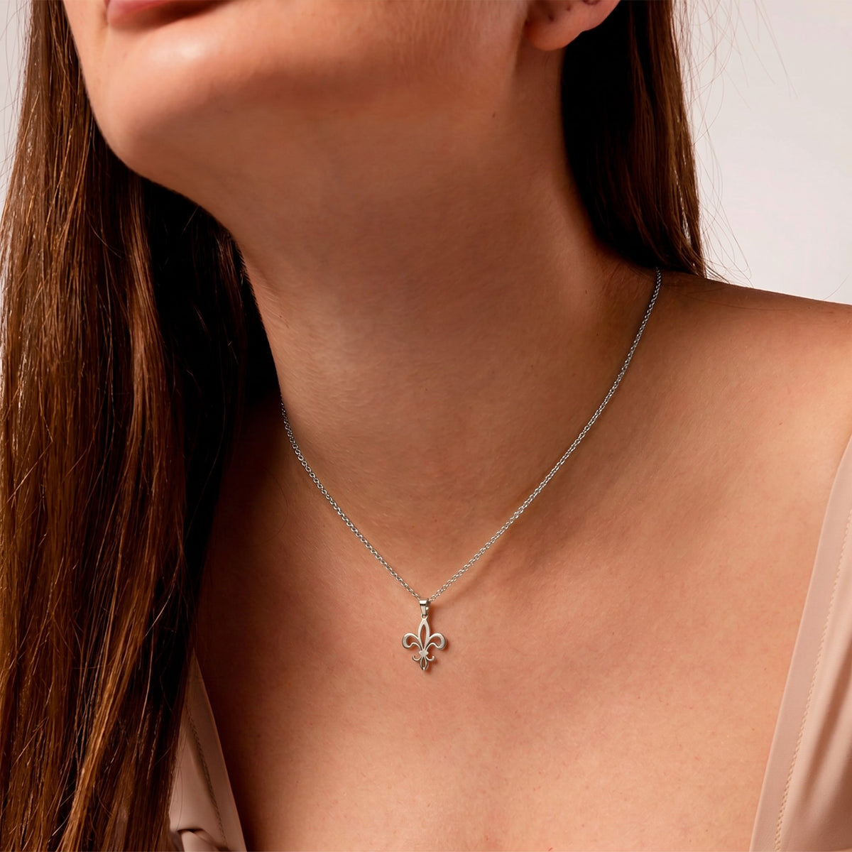 Pendentif fleur de lys femme