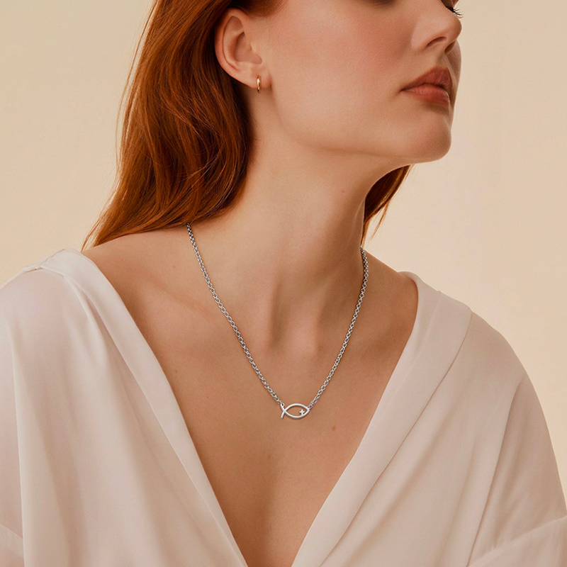 Collier poisson chrétien argentée