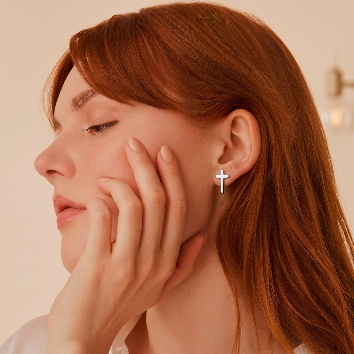 Puces croix simple femme argentées