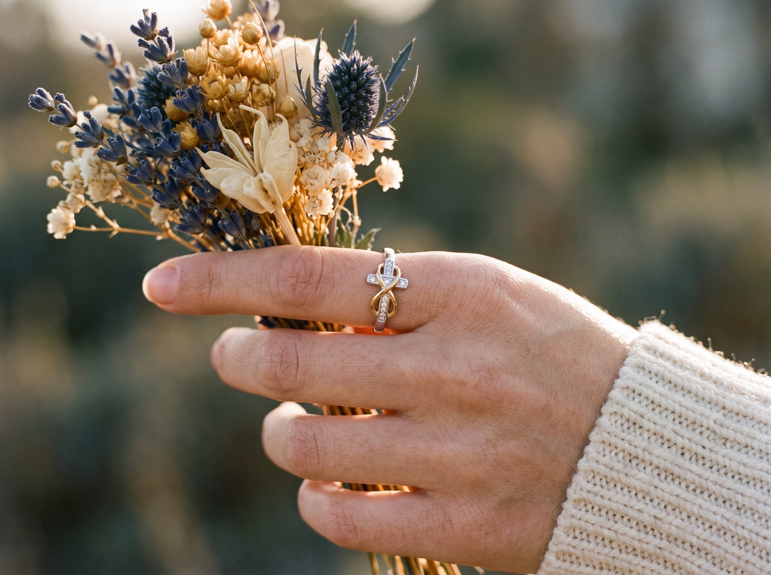 Choisir sa bague croix de femme